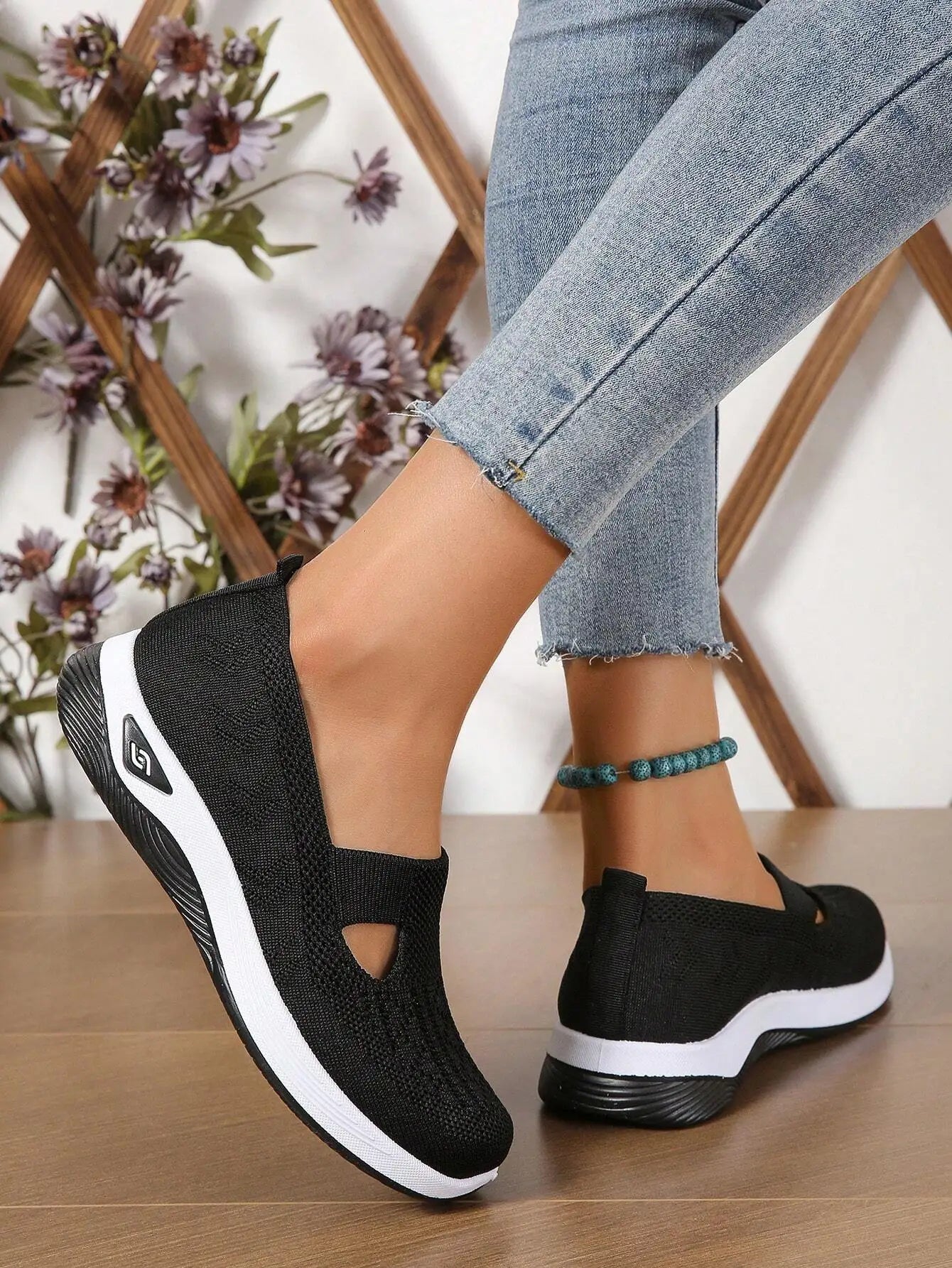 Breathable Women's Knitted Casual Sneakers Low Top Summer Shoes